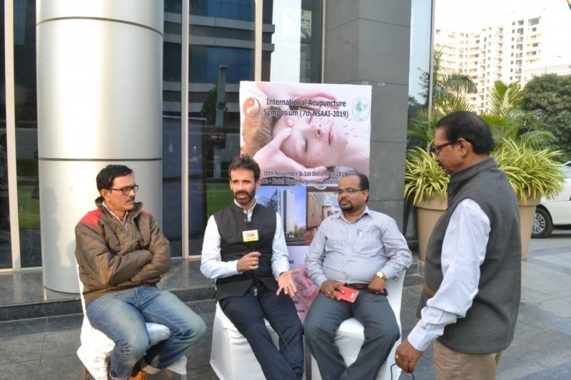 Atendiendo a los medios en India