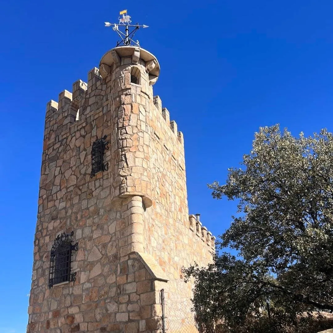 La torre con su veleta