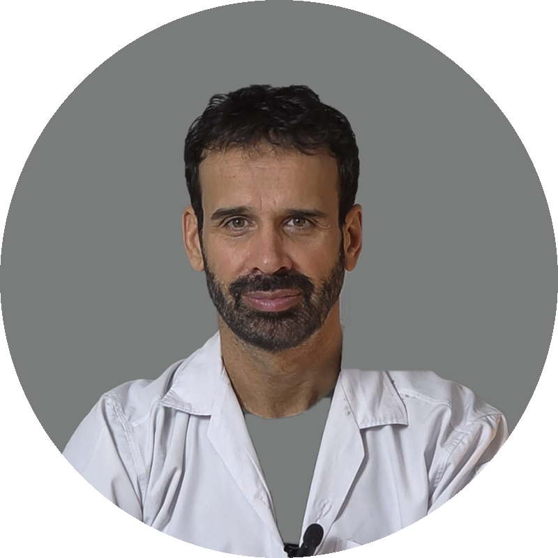 Prof. David Luján durante un diagnóstico