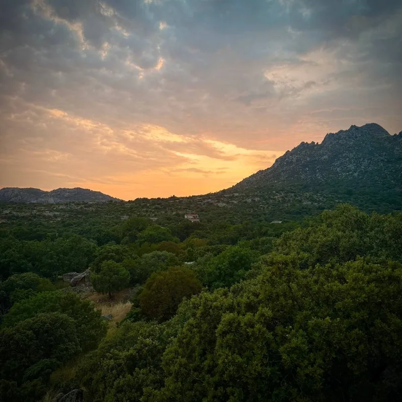 Atardecer sobre la sierra